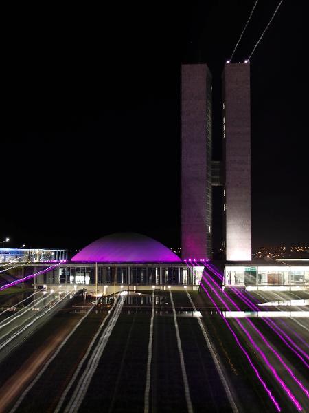 Imagem mostra Congresso Nacional iluminado - Rodrigo Viana/Ag. Senado