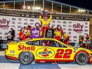 NASCAR: Logano vence pela primeira vez em 2024 após cinco prorrogações em Nashville 