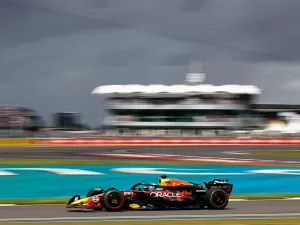 F1: Danos no assoalho de Verstappen custaram cerca de um segundo de tempo de volta