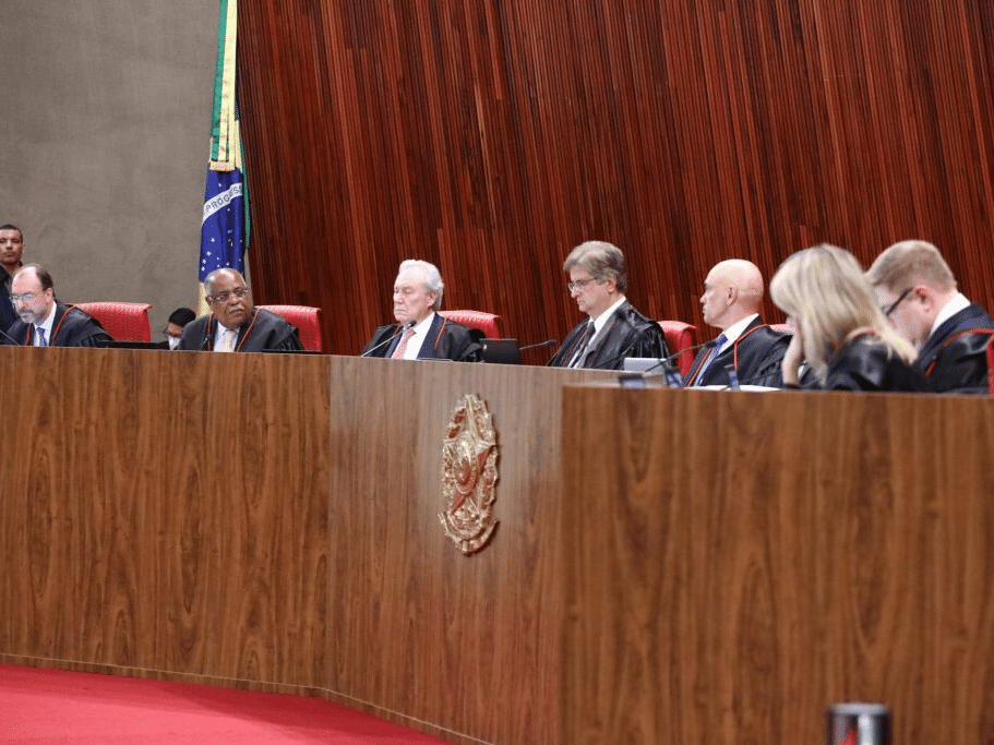 TSE finalmente traça linha divisória entre censura e combate às fake news