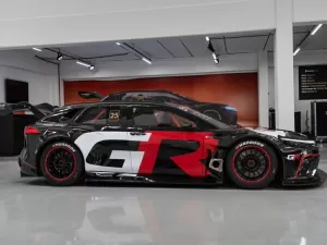 Stock Car: Toyota revela Corolla Cross para temporada 2025; veja imagens