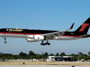 Avião de Donald Trump na Groenlândia gera polêmica