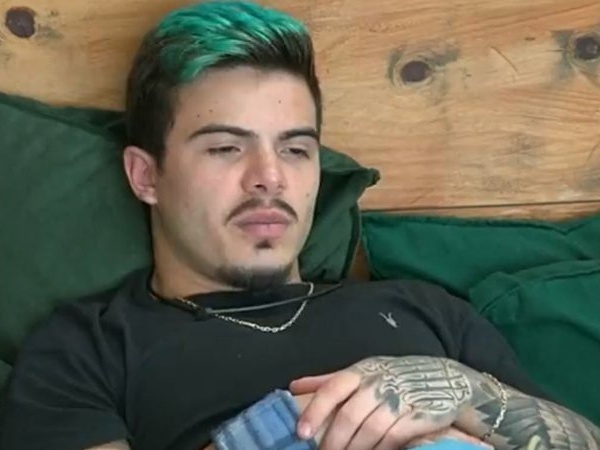 Thomaz está pedindo socorro e é perverso votar para deixá-lo em 'A Fazenda'