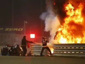 F1 - Quatro anos depois, Grosjean revive acidente assustador do Bahrein: "Não percebi a violência, o impacto"