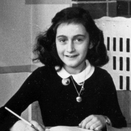 Anne Frank na escola, por volta de 1940 - Wikimedia Commons