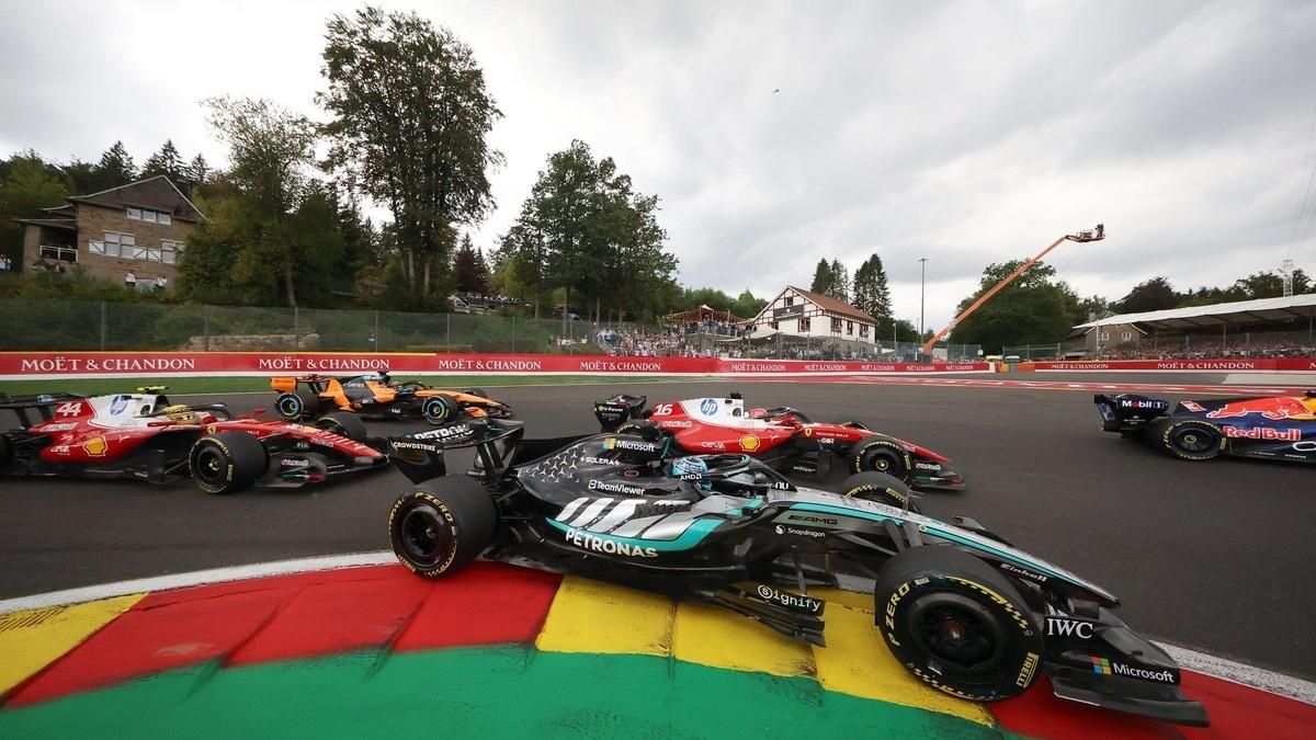 F1: Por que Hamilton foi punido pelo toque em Russell mas Leclerc se livrou no caso com Piastri?