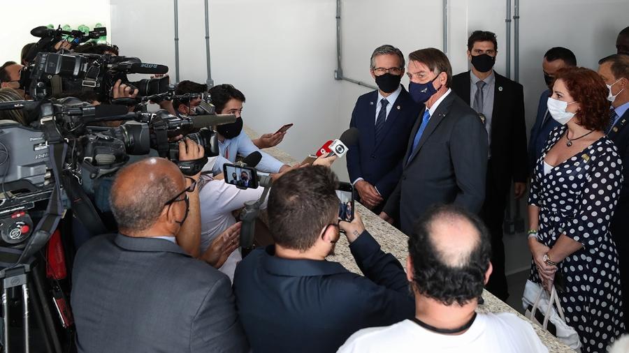 22.jun.2021 - O presidente Jair Bolsonaro fala com a imprensa em Guaratinguetá (SP)  - Isac Nóbrega/PR