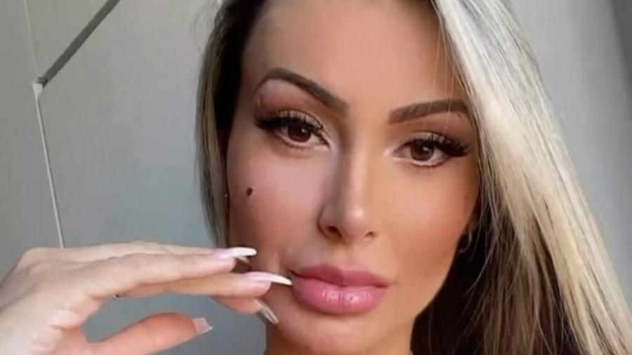 Andressa Urach mostrou o resultado do procedimento na internet e disse que o objetivo era potencializar seus conteúdos adultos