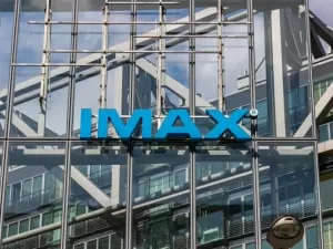 IMAX vai usar IA para traduzir idiomas em tempo real no cinema