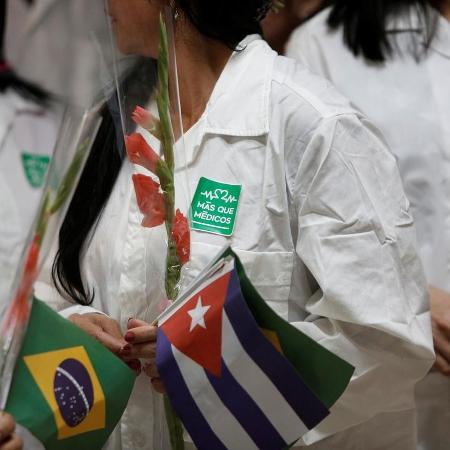 Médicos desligados do programa que ficaram no Brasil podem se reinscrever - Reuters