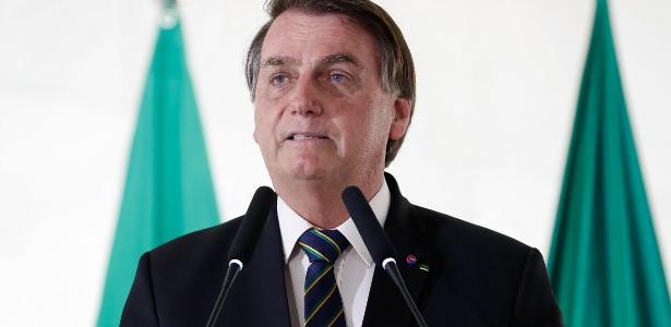 'Tem que deixar de ser um país de maricas', diz Bolsonaro sobre covid-19