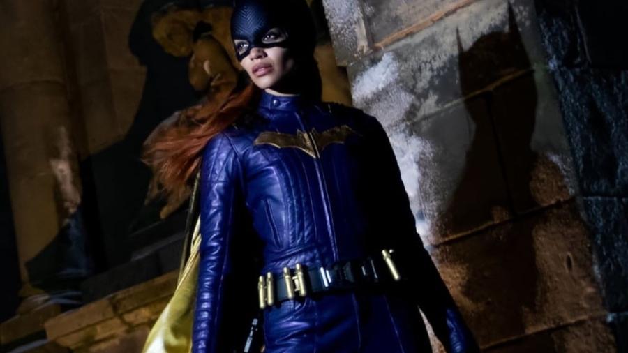 Leslie Grace caracterizada como Batgirl para o filme live-action da heroína, agora cancelado - Divulgação/Warner Bros.