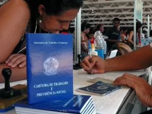 Desemprego cai para 6,2% e atinge menor nível da história, aponta IBGE