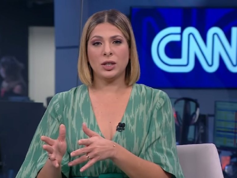 Globo reproduz programação da GloboNews; Daniela Lima dá bronca em deputado