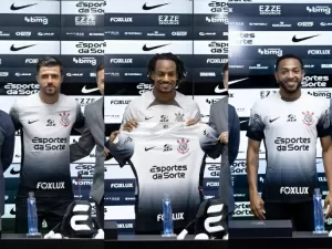 Corinthians apresenta oficialmente os jogadores Hernández, Martínez e Carrillo