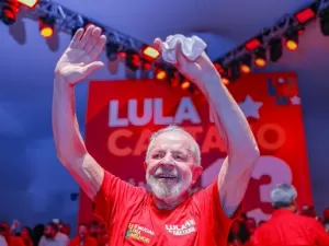 Em comício na Bahia, Lula diz que "ninguém foi mais de esquerda do que Jesus Cristo"