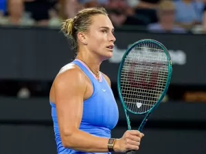 Sabalenka vai à semi em Brisbane e revê algoz de último Roland Garros