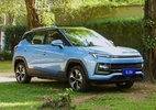 Elétrico JAC E-JS4 tem design futurista, tecnologia e está com preço mais baixo - Foto: Divulgação/JAC