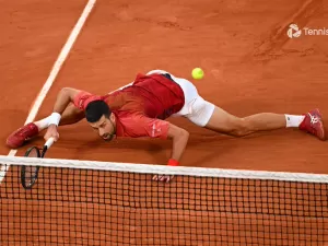 Djokovic sente o joelho e não garante jogar as quartas