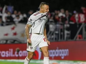 São Paulo anuncia saída de Rafinha, que se emociona na despedida; confira