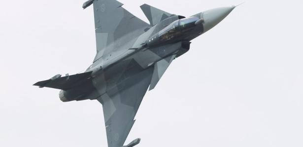 Brasil negocia comprar mais 20 caças da Suécia; conheça o Gripen