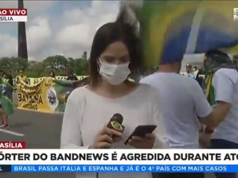 Servidora do governo diz que bandeirada em jornalista foi acidente: "Acontece, né?"