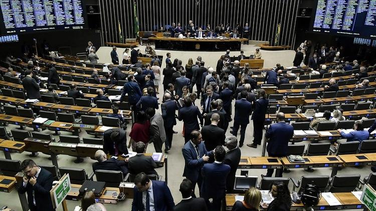 Haddad atribuiu parte do rombo a decisões do Congresso, como a manutenção de isenções fiscais Haddad atribuiu parte do rombo a decisões do Congresso, como a manutenção de isenções fiscais