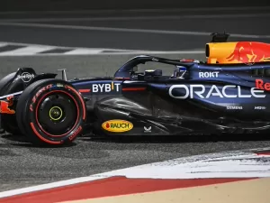F1: Mais rápido ou mais lento? Veja comparação das poles feitas por Verstappen no Bahrein