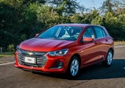 Conheça os carros mais vendidos por segmento no 1º semestre de 2023 - Onix lidera entre os hatches compactos (Foto: Divulgação/Chevrolet)