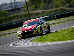 Stock Car: Casagrande tira 'coelho da cartola' e vence corrida na Argentina na última volta