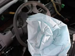 Mais de 2,5 milhões de carros ainda rodam no Brasil com airbags mortais