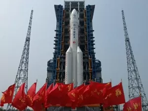 China lança missão de coleta de amostras do lado oculto da Lua esta semana