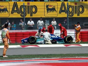 Há 30 anos, batida de Barrichello iniciava fim de semana mais trágico da história da F1