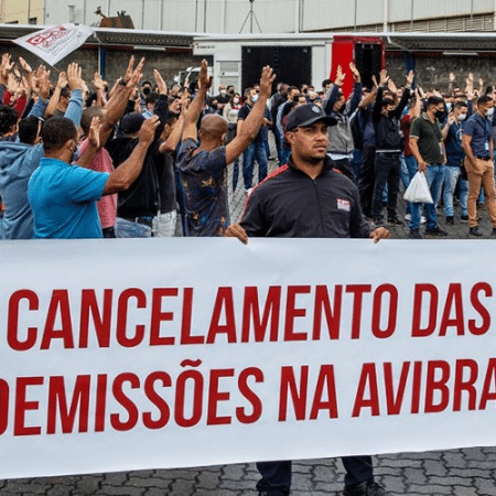 Trabalhadores da Avibras declaram greve por 24 horas em Jacareí, após demissões - Sindmetalsjc/Roosevelt Cássio