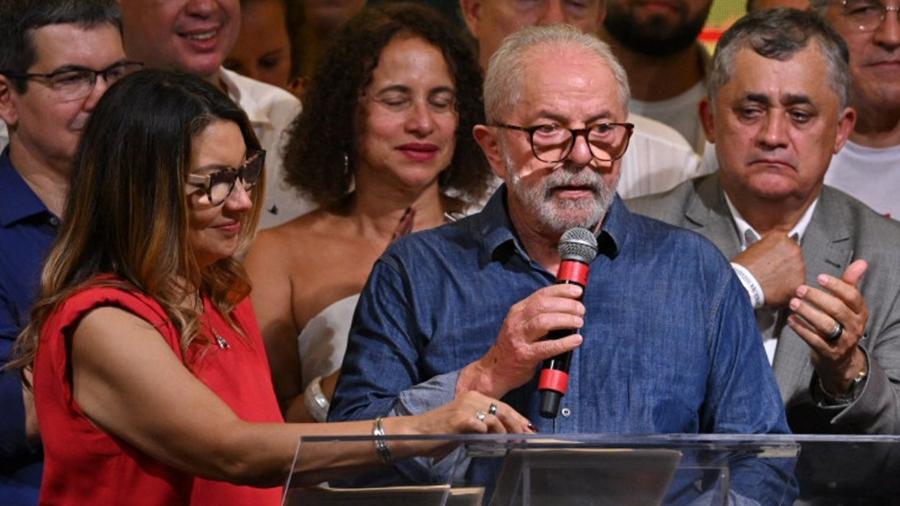                                  Palanque eleitoral de Lula contou com alguns governadores eleitos neste ano                               -                                 NELSON ALMEIDA / AFP                            
