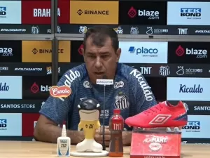 Carille rasga elogios à goleada do Santos na Série B: "Está entre..."