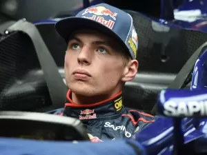 Após exatos 10 anos da 'estreia' de adolescente Verstappen na F1, relembre como foi debute de Max com carro da categoria