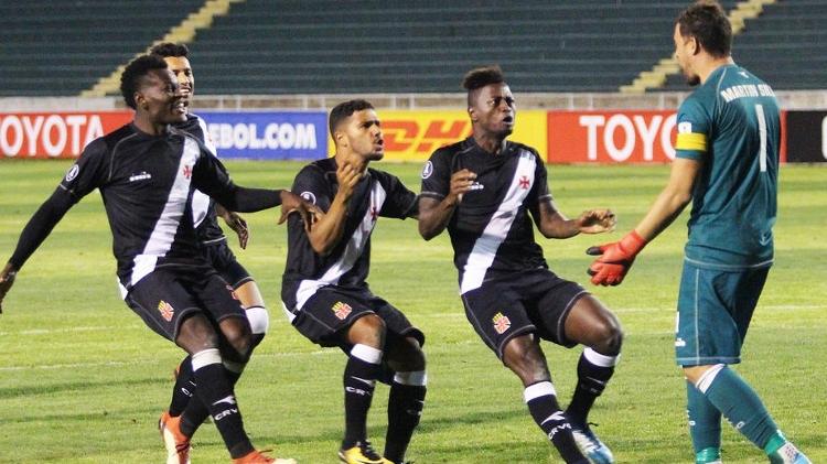 Martín Silva, do Vasco - -