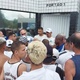 Santos: torcedores protestam, e arremessam ovos na saída de ônibus