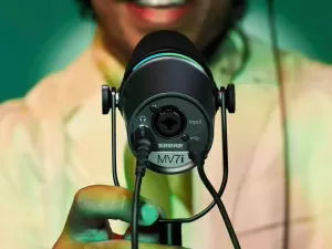 Shure lança MV7i, microfone “inteligente” com interface de áudio embutida