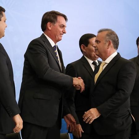 Bolsonaro cumprimenta Rogério Marinho na cerimônia de posse do ministro do Desenvolvimento Regional - Marcos Corrêa/PR