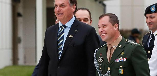 Jair Bolsonaro e o tenente-coronel Mauro Cid