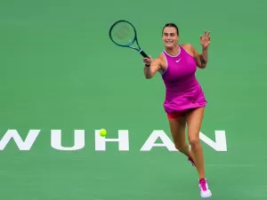 Sabalenka bate Gauff de virada e faz 3ª final seguida em Wuhan