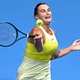 Sabalenka tem trabalho e sofre 5 quebras, mas avança em sets diretos