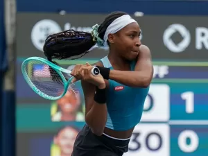 Gauff comete 51 erros e Putintseva elimina atual campeã