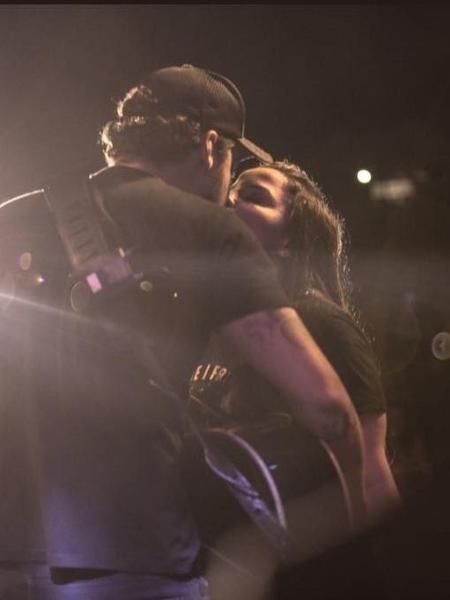Maiara e Fernando se beijam durante show em Foz do Iguaçu  - Reprodução/ Instagram