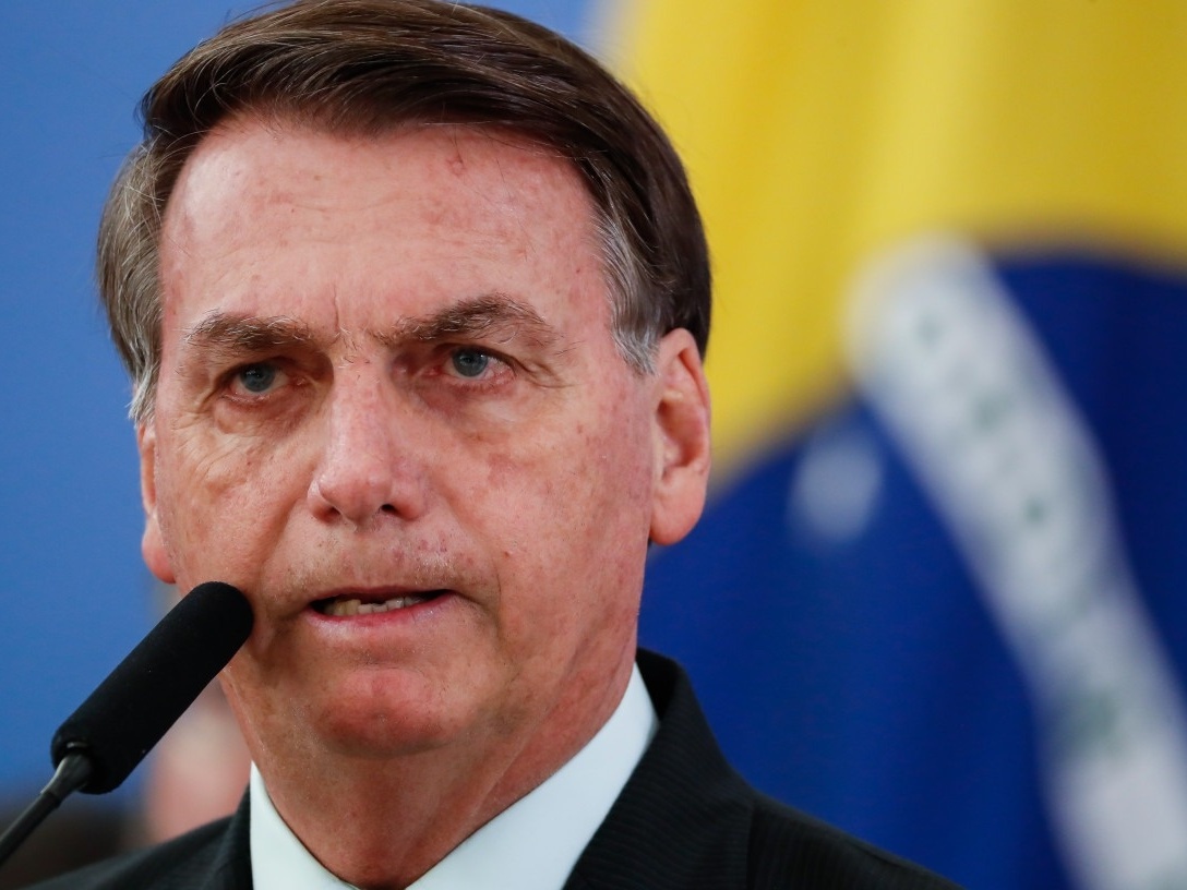 Bolsonaro morde e assopra caminhoneiros e se lança 'líder' da oposição