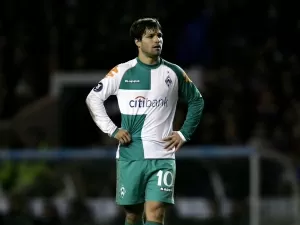 Diego recebe homenagem do Werder Bremen após aposentadoria: "Fantástico"
