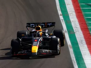 F1 - "Não pode ser pior": Verstappen detona Red Bull em Ímola e critica Hamilton
