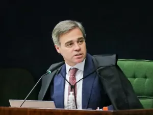 André Mendonça toma posse como ministro do TSE